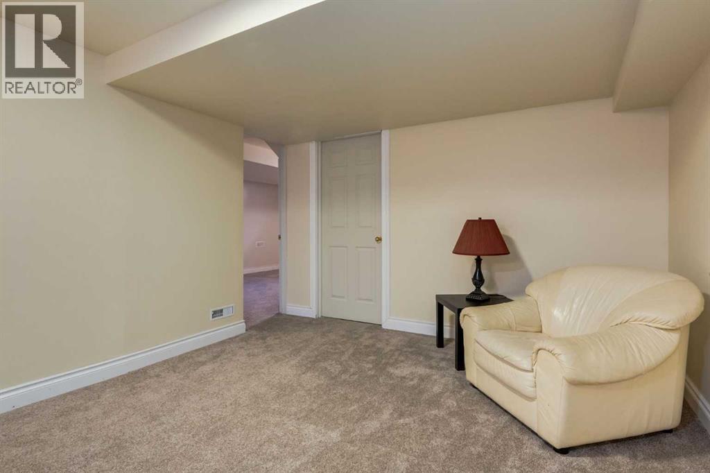 9 Redwood Meadows Close