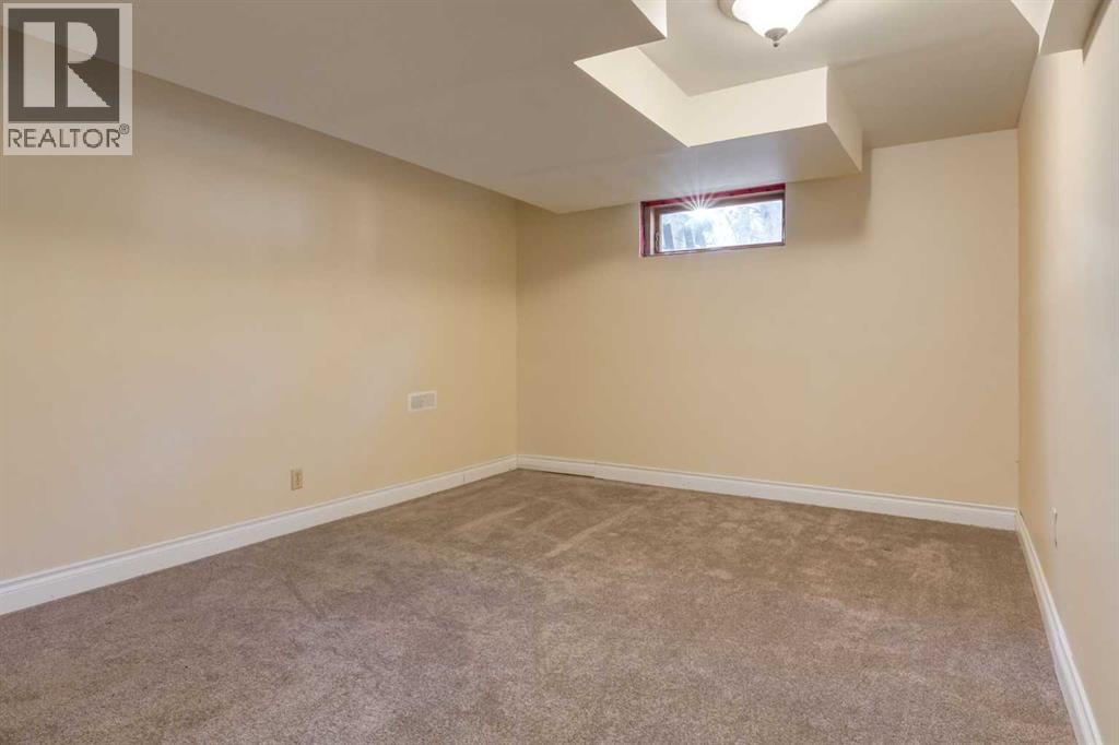 9 Redwood Meadows Close