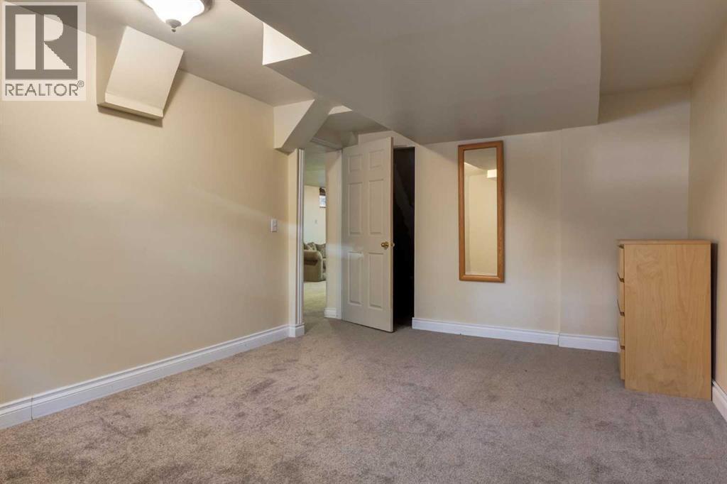 9 Redwood Meadows Close