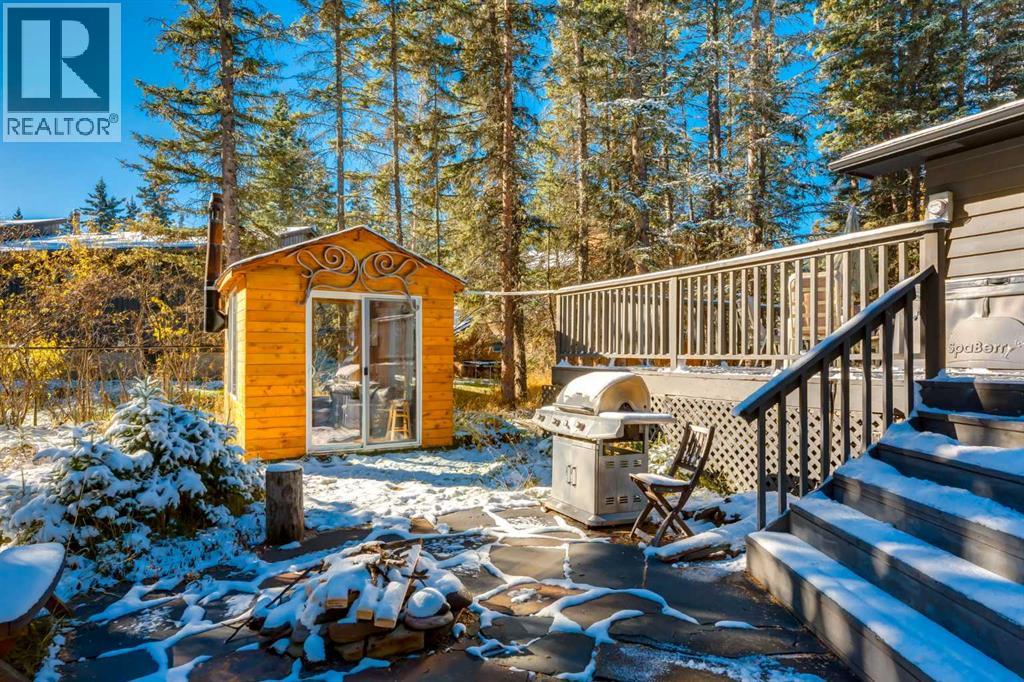 9 Redwood Meadows Close