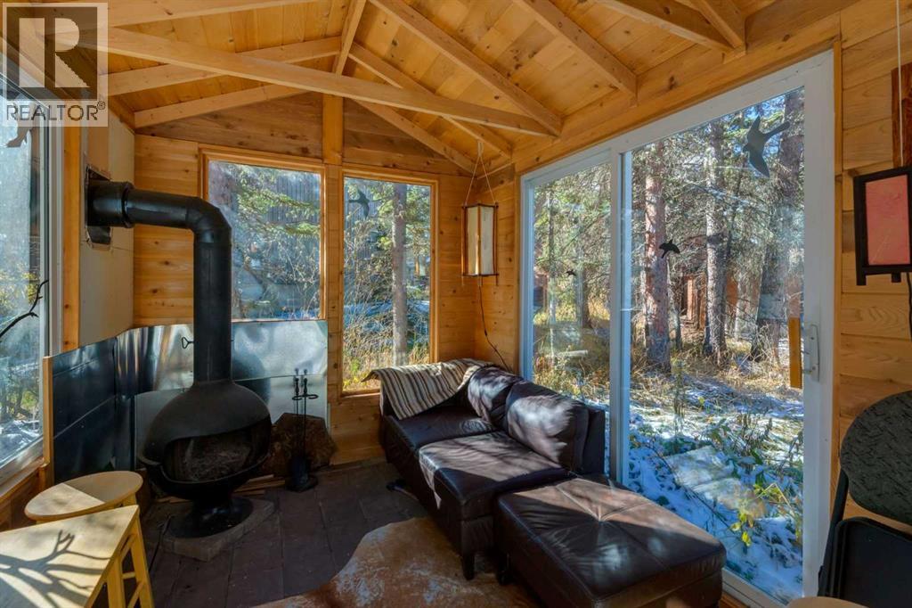9 Redwood Meadows Close
