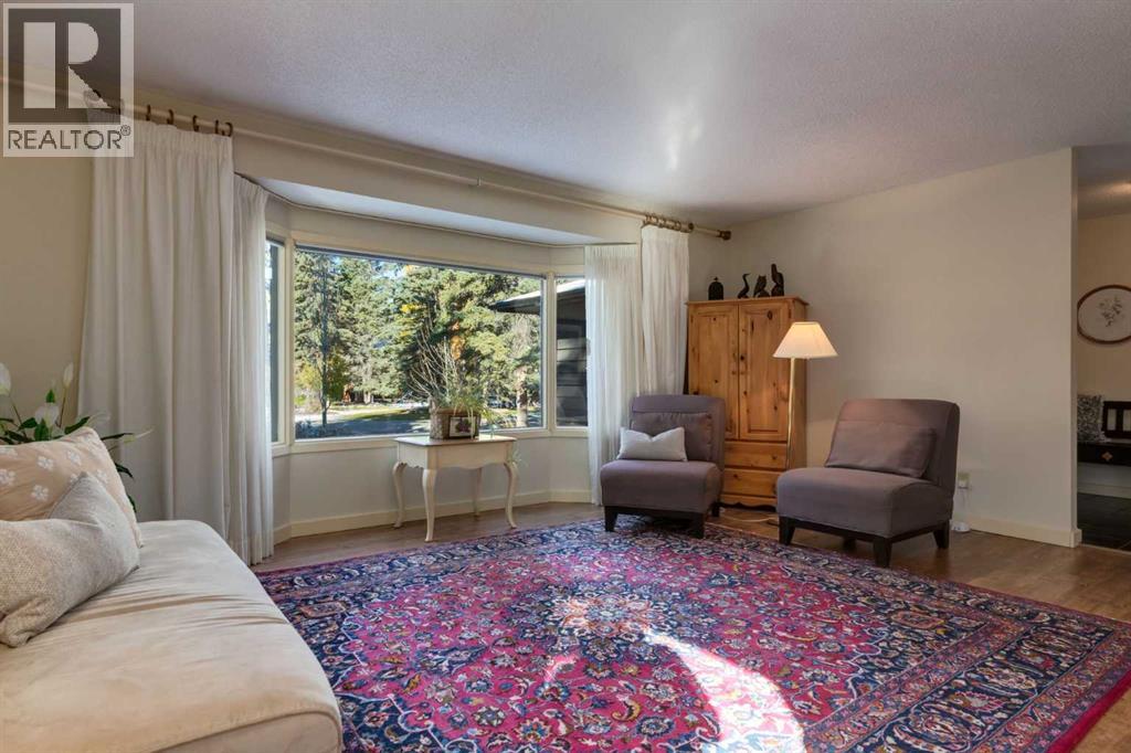 9 Redwood Meadows Close
