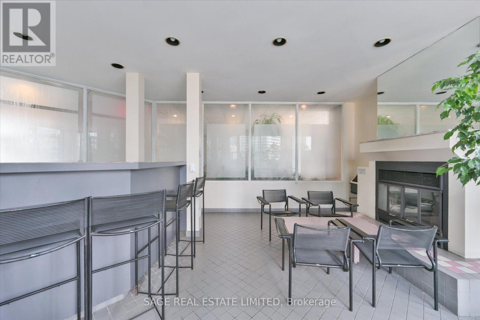 1004 - 25 MAITLAND STREET