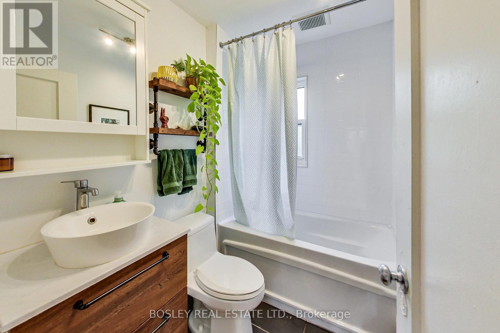 55 Billings Avenue, Toronto, Ontario  M4L 2S3 - Photo 19 - E14034016