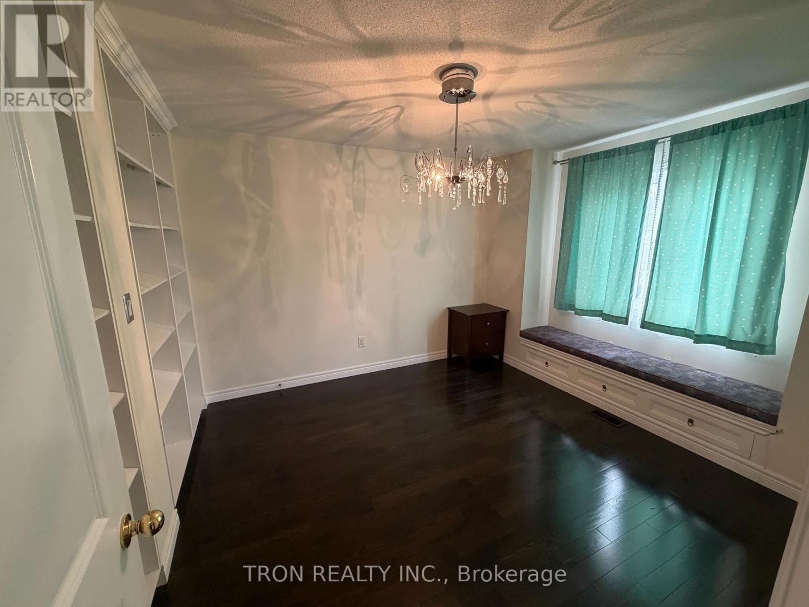 16 Dungannon Drive, Markham, Ontario  L6C 0K1 - Photo 11 - N14033920