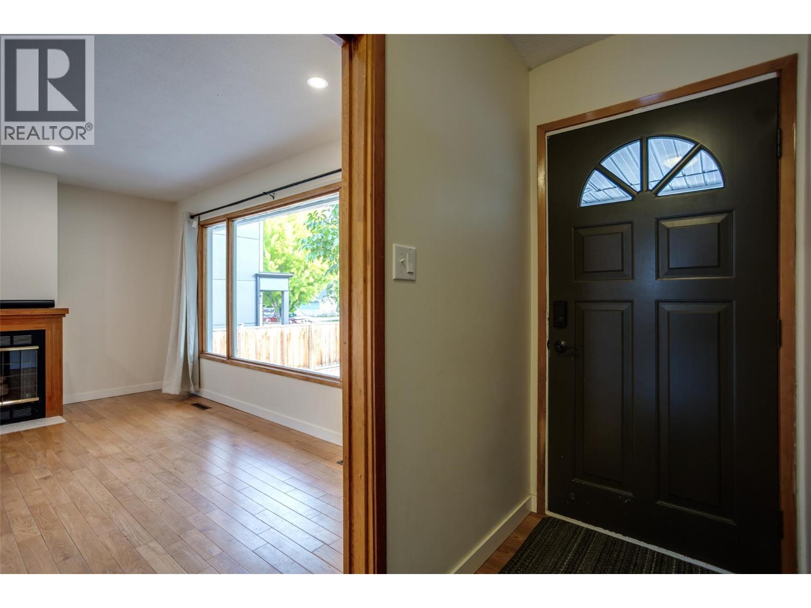 950 & 952 Stockwell Avenue, Kelowna, British Columbia  V1Y 6W2 - Photo 6 - 10403279