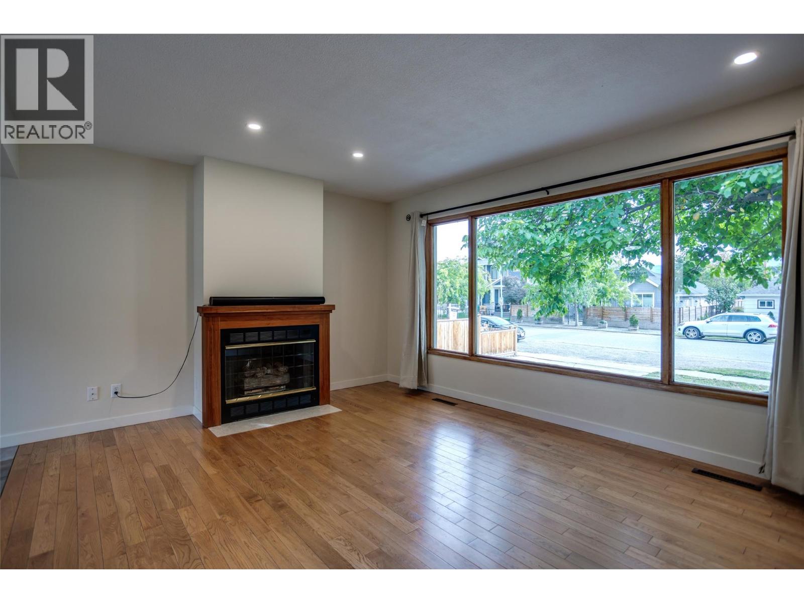 950 & 952 Stockwell Avenue, Kelowna, British Columbia  V1Y 6W2 - Photo 9 - 10403279