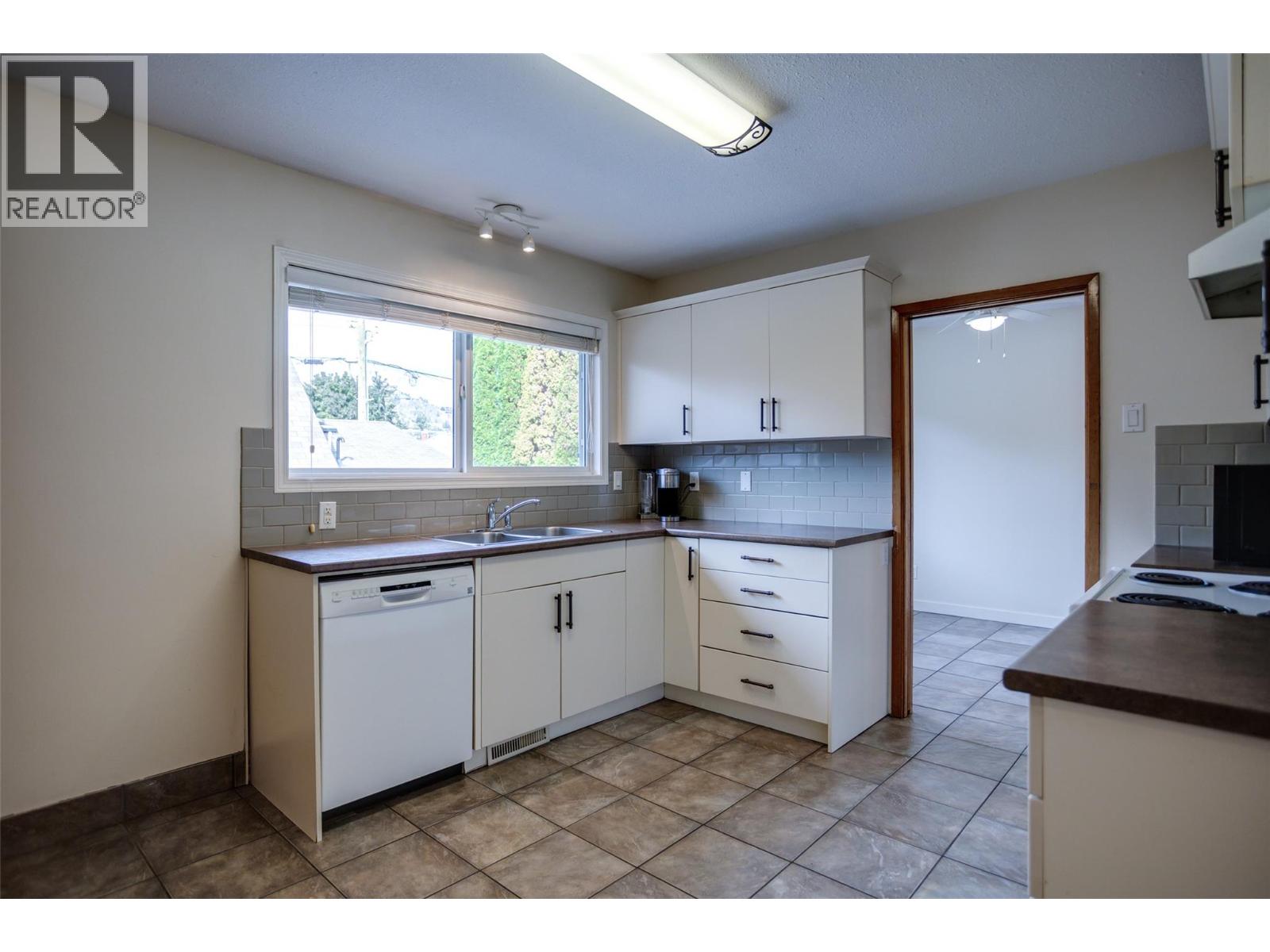950 & 952 Stockwell Avenue, Kelowna, British Columbia  V1Y 6W2 - Photo 13 - 10403279