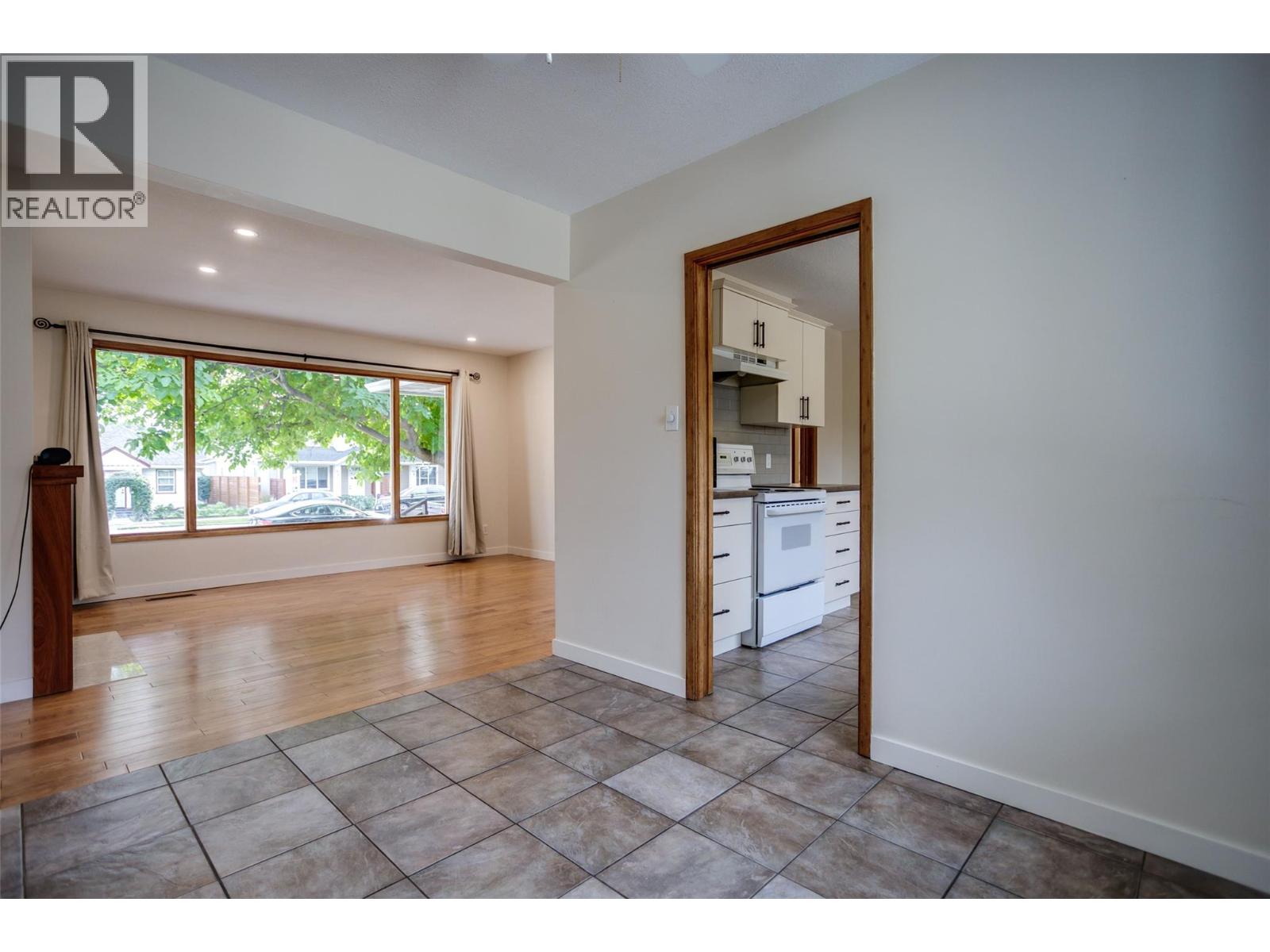 950 & 952 Stockwell Avenue, Kelowna, British Columbia  V1Y 6W2 - Photo 12 - 10403279