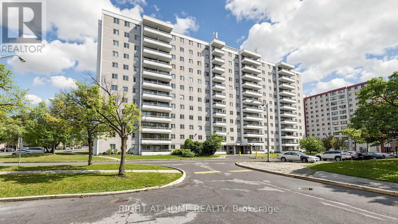 904 - 100 Lotherton Pathway, Toronto, Ontario  M6B 2G8 - Photo 1 - W14033830