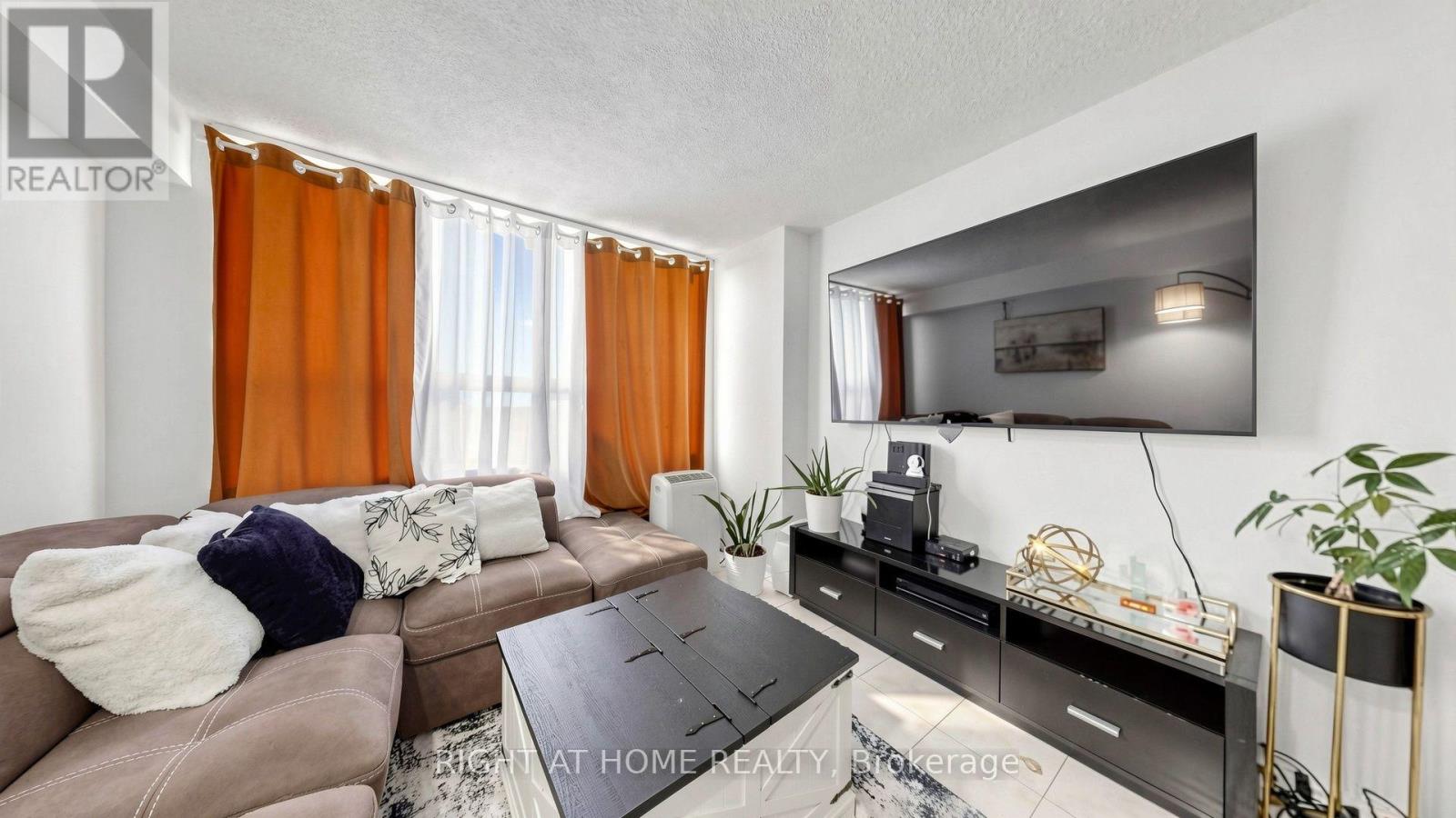 904 - 100 Lotherton Pathway, Toronto, Ontario  M6B 2G8 - Photo 10 - W14033830