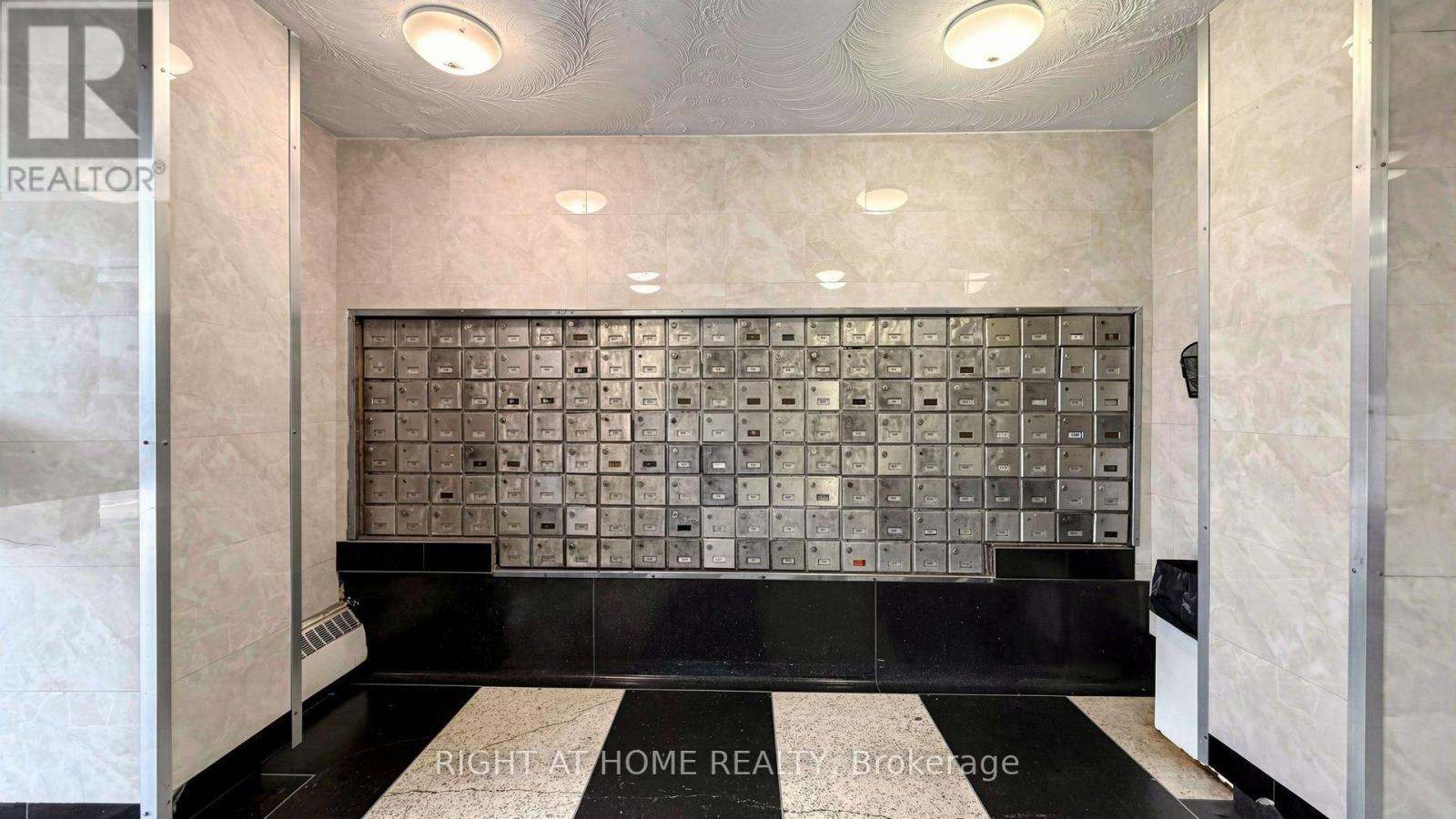 904 - 100 Lotherton Pathway, Toronto, Ontario  M6B 2G8 - Photo 31 - W14033830