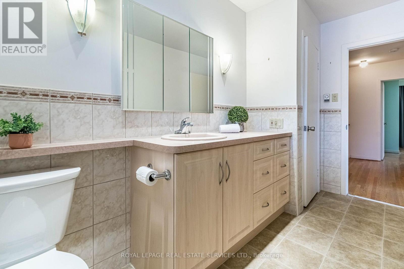 220 Edenbridge Drive, Toronto, Ontario  M9A 3H1 - Photo 19 - W14033970