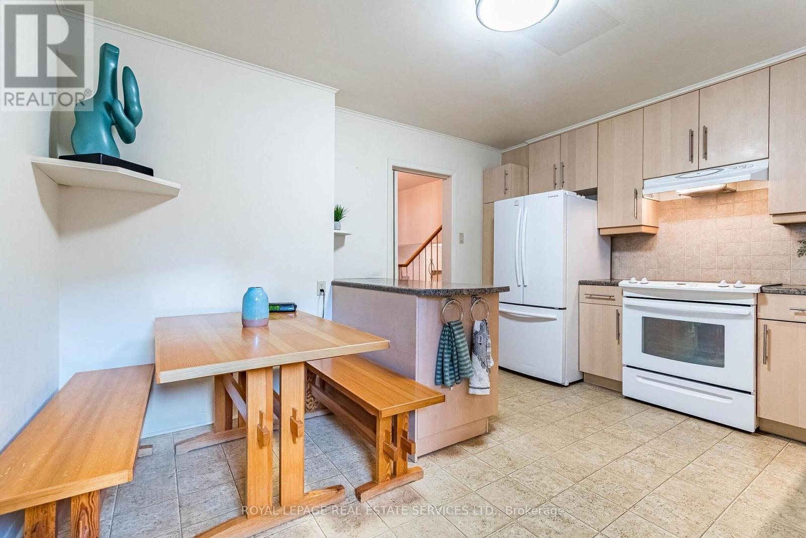 220 Edenbridge Drive, Toronto, Ontario  M9A 3H1 - Photo 9 - W14033970