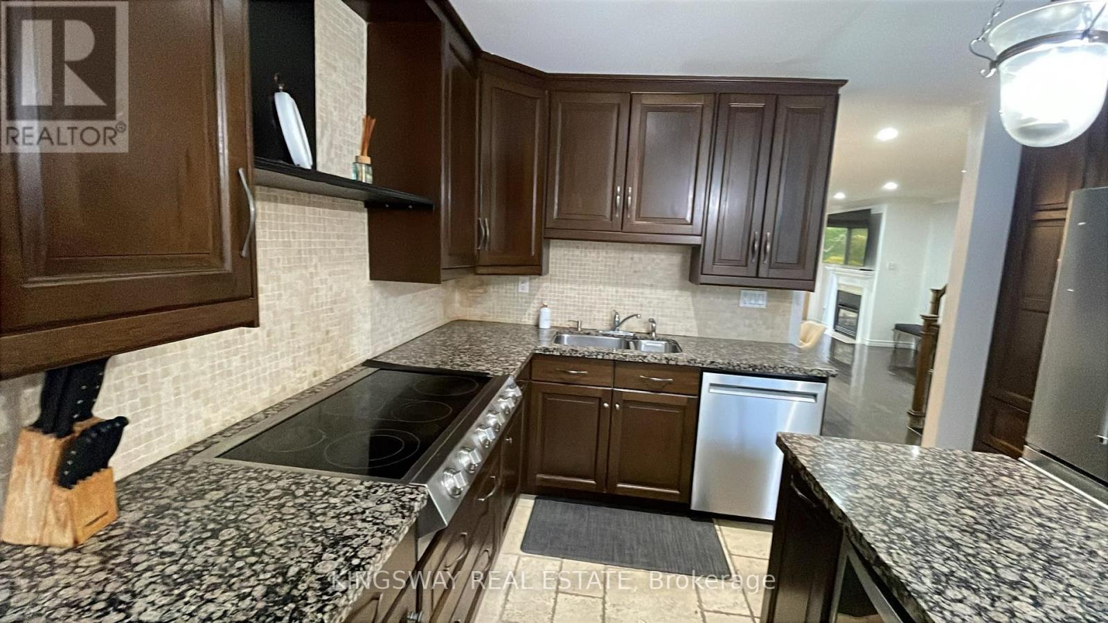 13 - 1120 Queens Avenue, Oakville, Ontario  L6H 2B5 - Photo 15 - W14034000