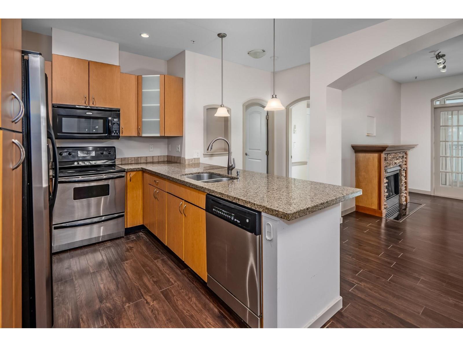 207 33485 SOUTH FRASER WAY