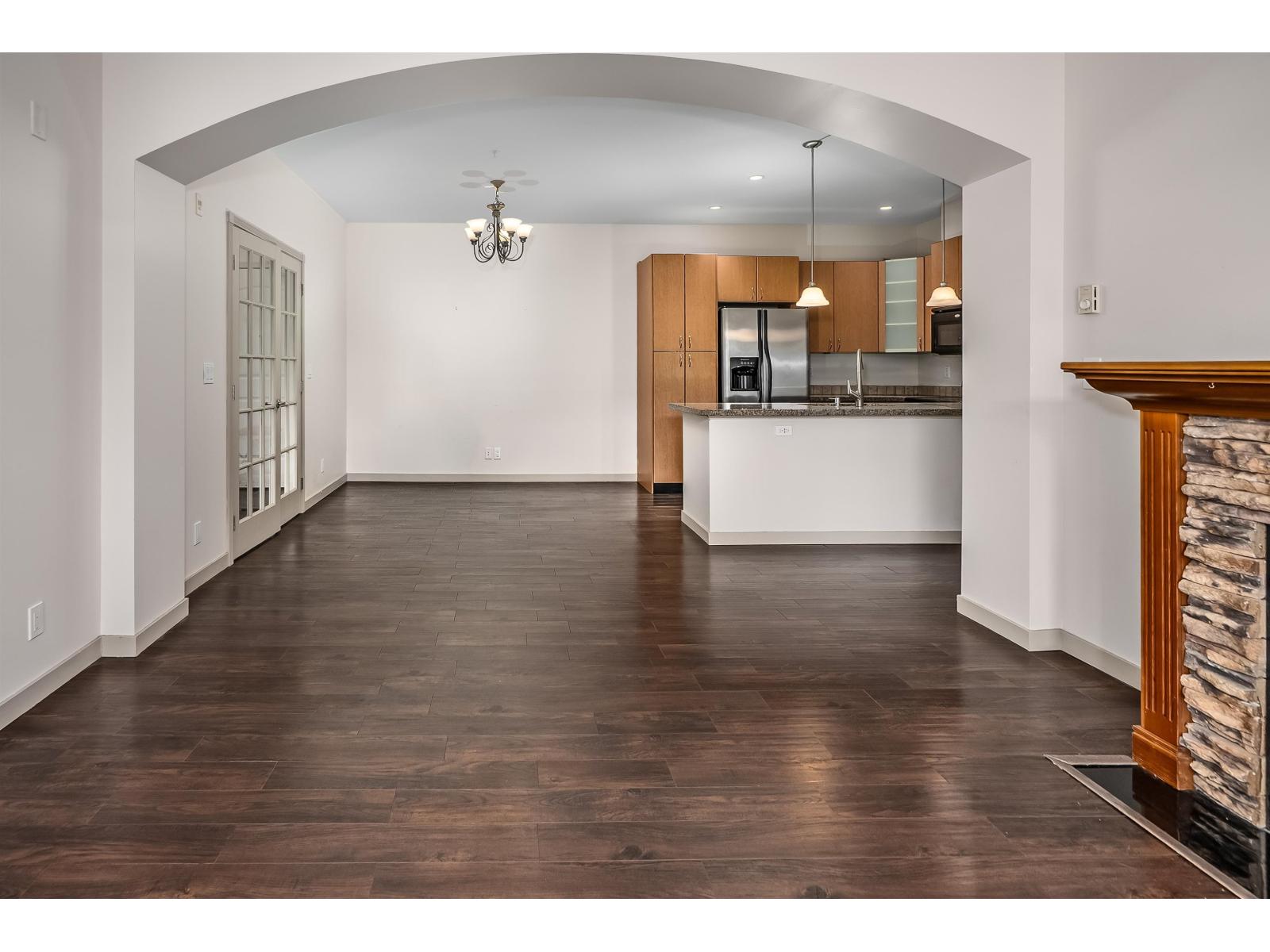 207 33485 SOUTH FRASER WAY
