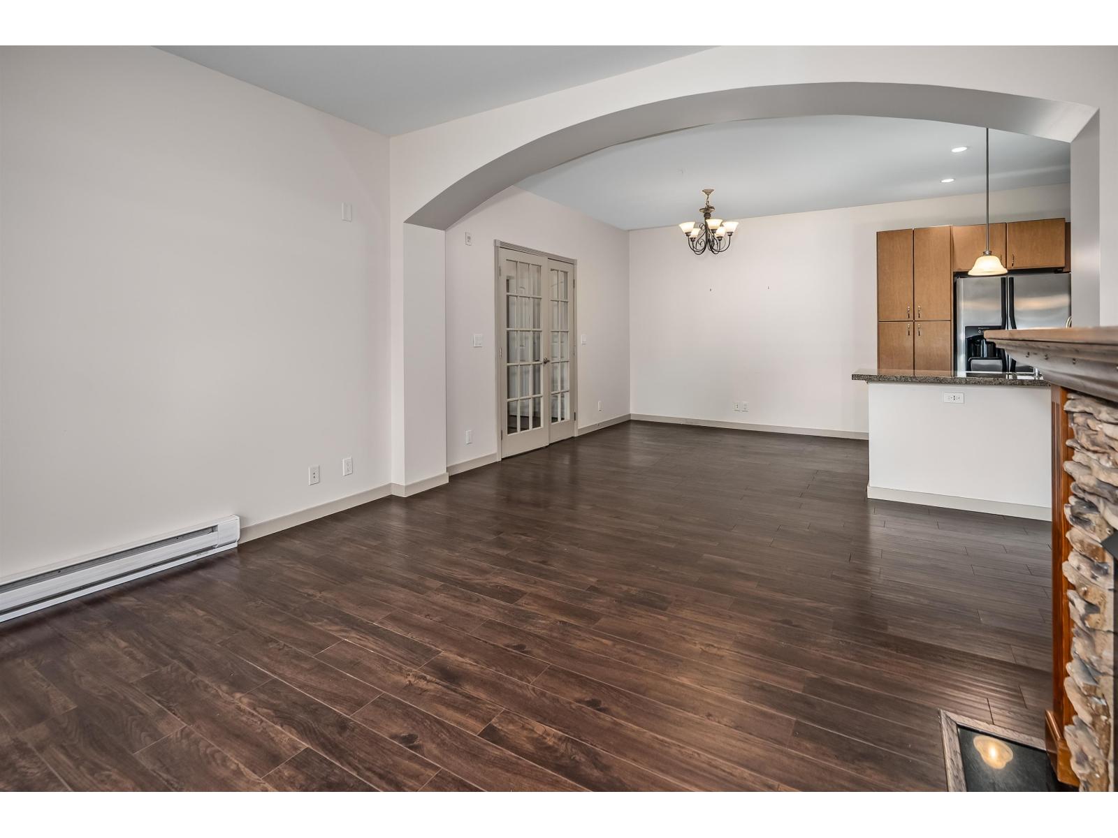 207 33485 SOUTH FRASER WAY