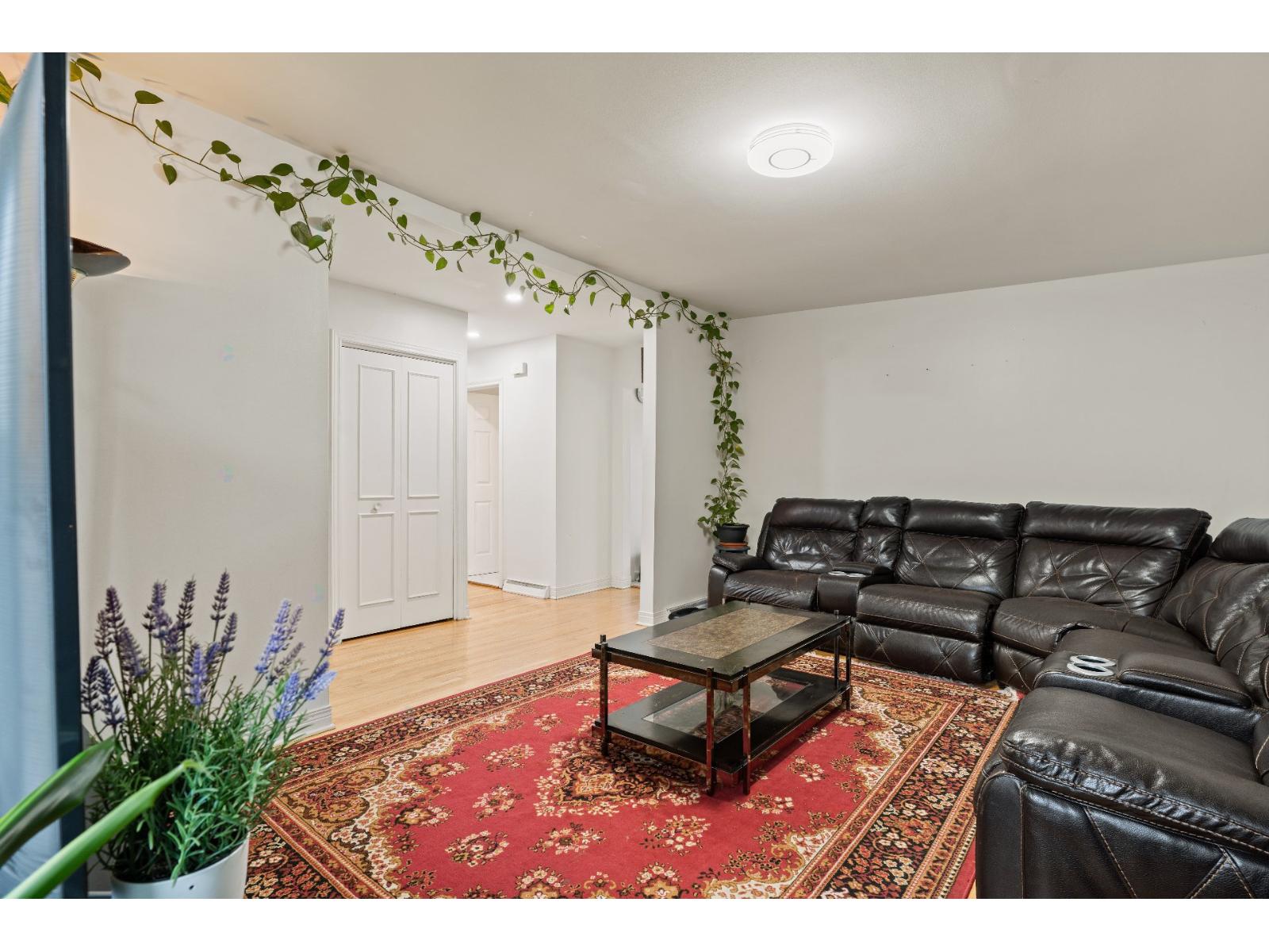 5723 Rue Pellan Brossard Quebec Canada J4W1J2 3