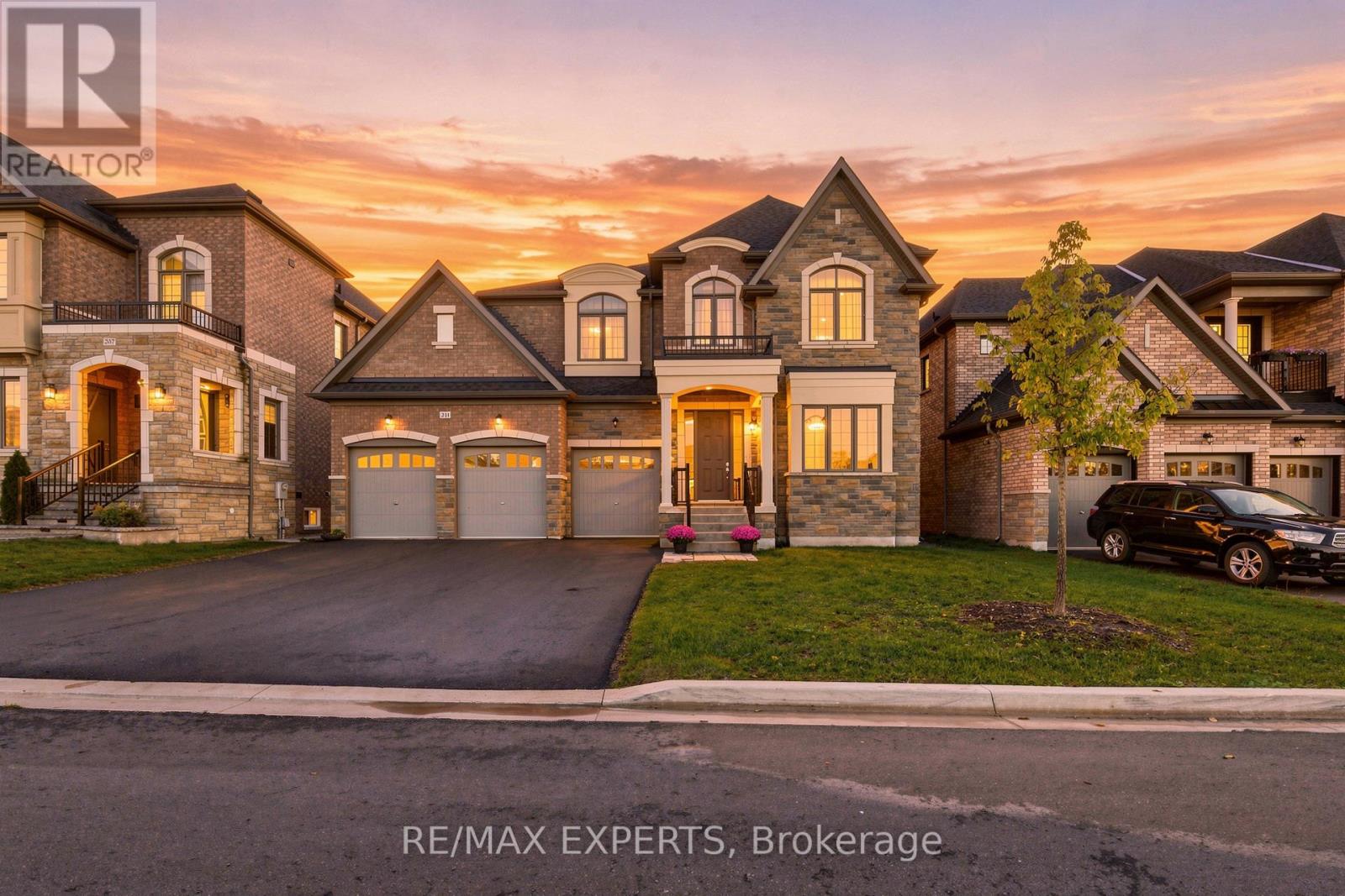211 STORMONT TRAIL, Vaughan, Ontario