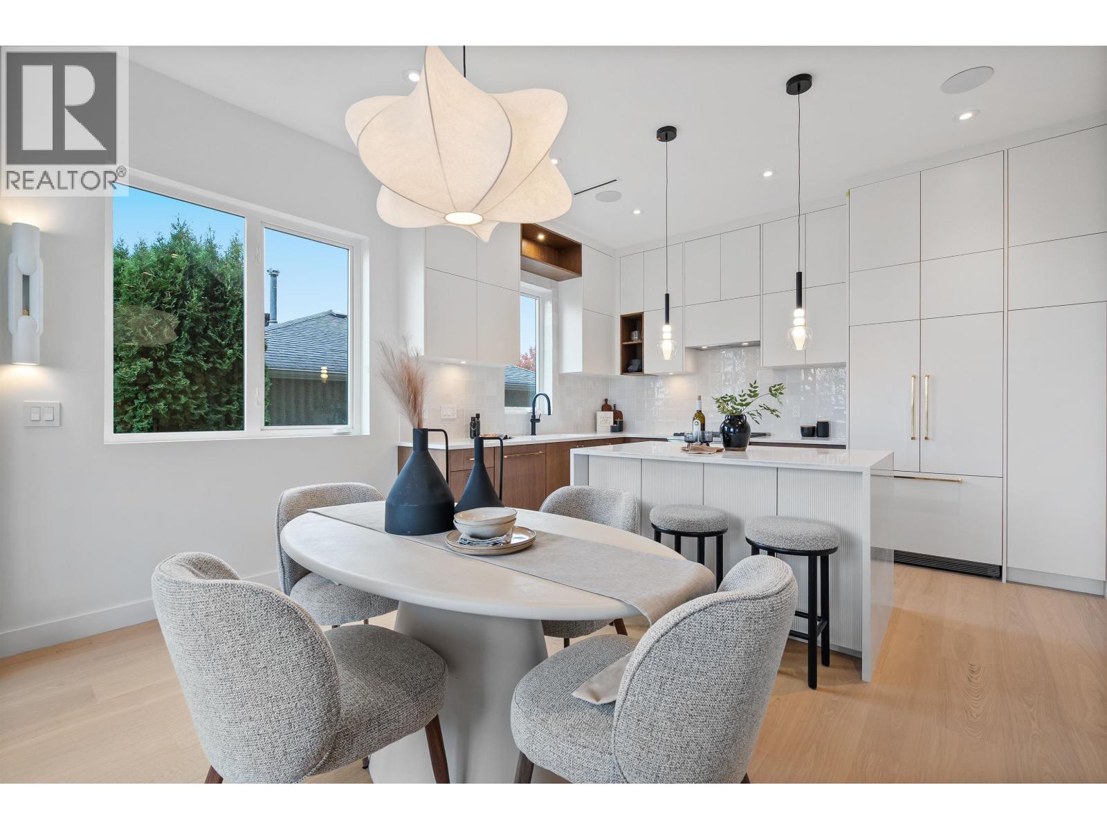 4 1060 Stratford Avenue, Burnaby, British Columbia  V5B 3X8 - Photo 4 - R3175424