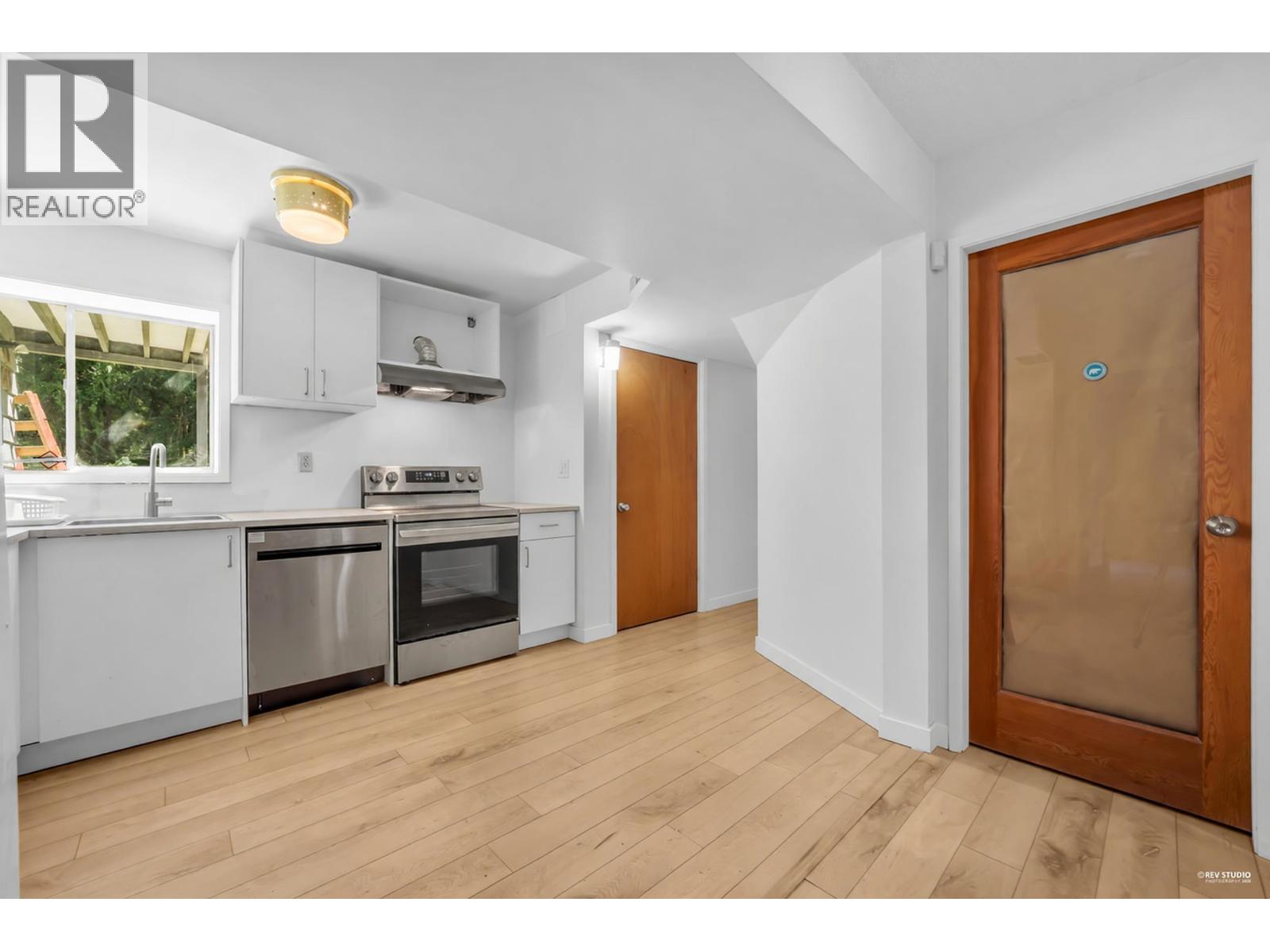 4578 Capilano Road, North Vancouver, British Columbia  V7R 4K3 - Photo 17 - R3175397