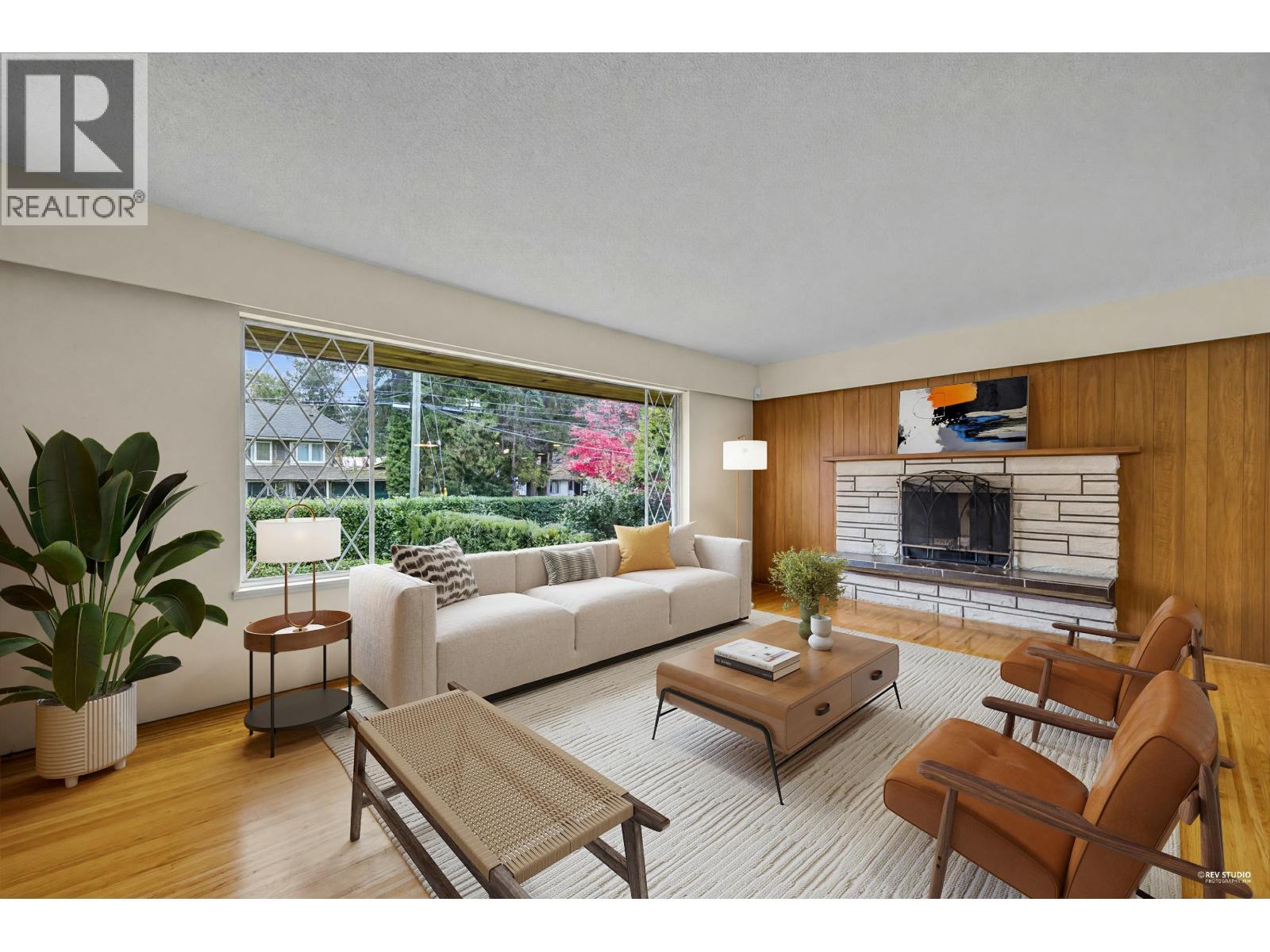 4578 Capilano Road, North Vancouver, British Columbia  V7R 4K3 - Photo 3 - R3175397