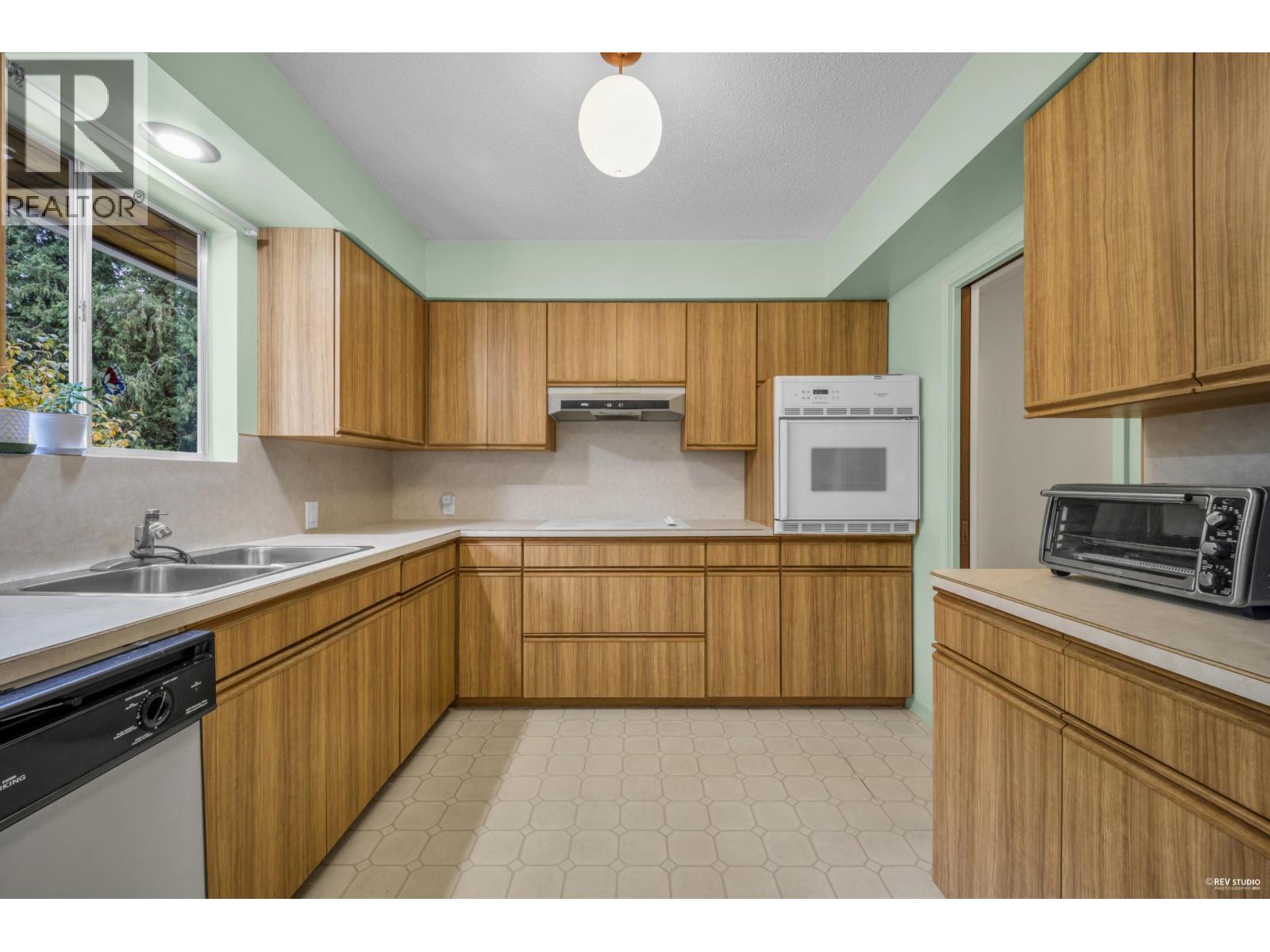 4578 Capilano Road, North Vancouver, British Columbia  V7R 4K3 - Photo 5 - R3175397