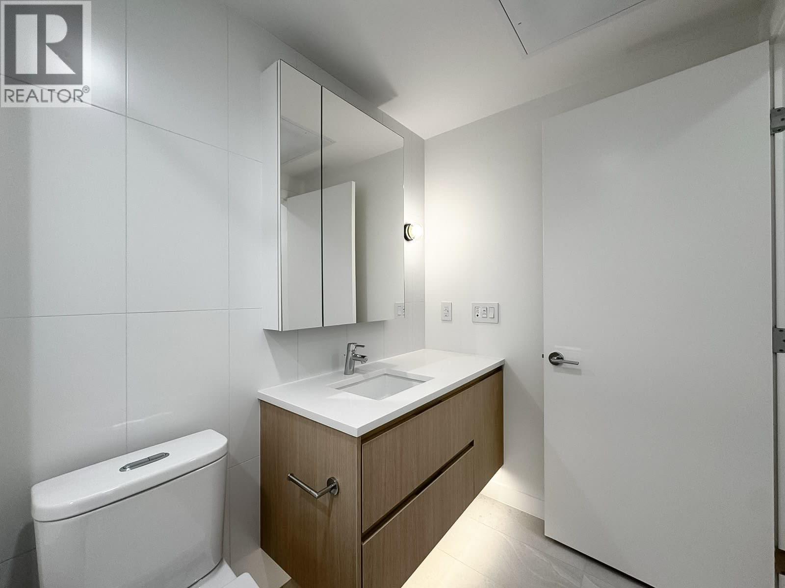 202 588 Harrison Drive, Coquitlam, British Columbia  V3J 3Z6 - Photo 13 - R3175426