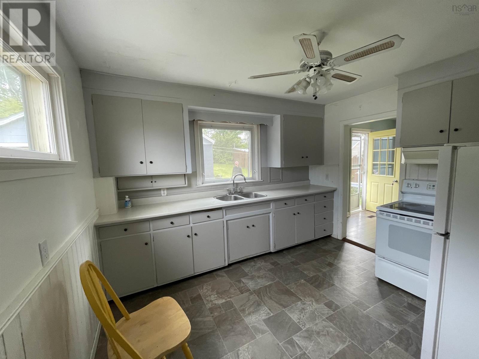 63 Sutherland Street, Sydney, Nova Scotia  B1P 2X1 - Photo 11 - 202617324