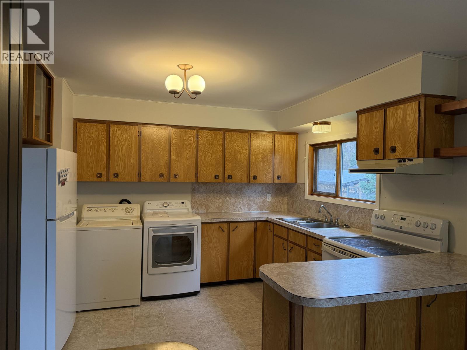 2085 Carnaby Street, Smithers, British Columbia  V0J 2N0 - Photo 6 - R3174854