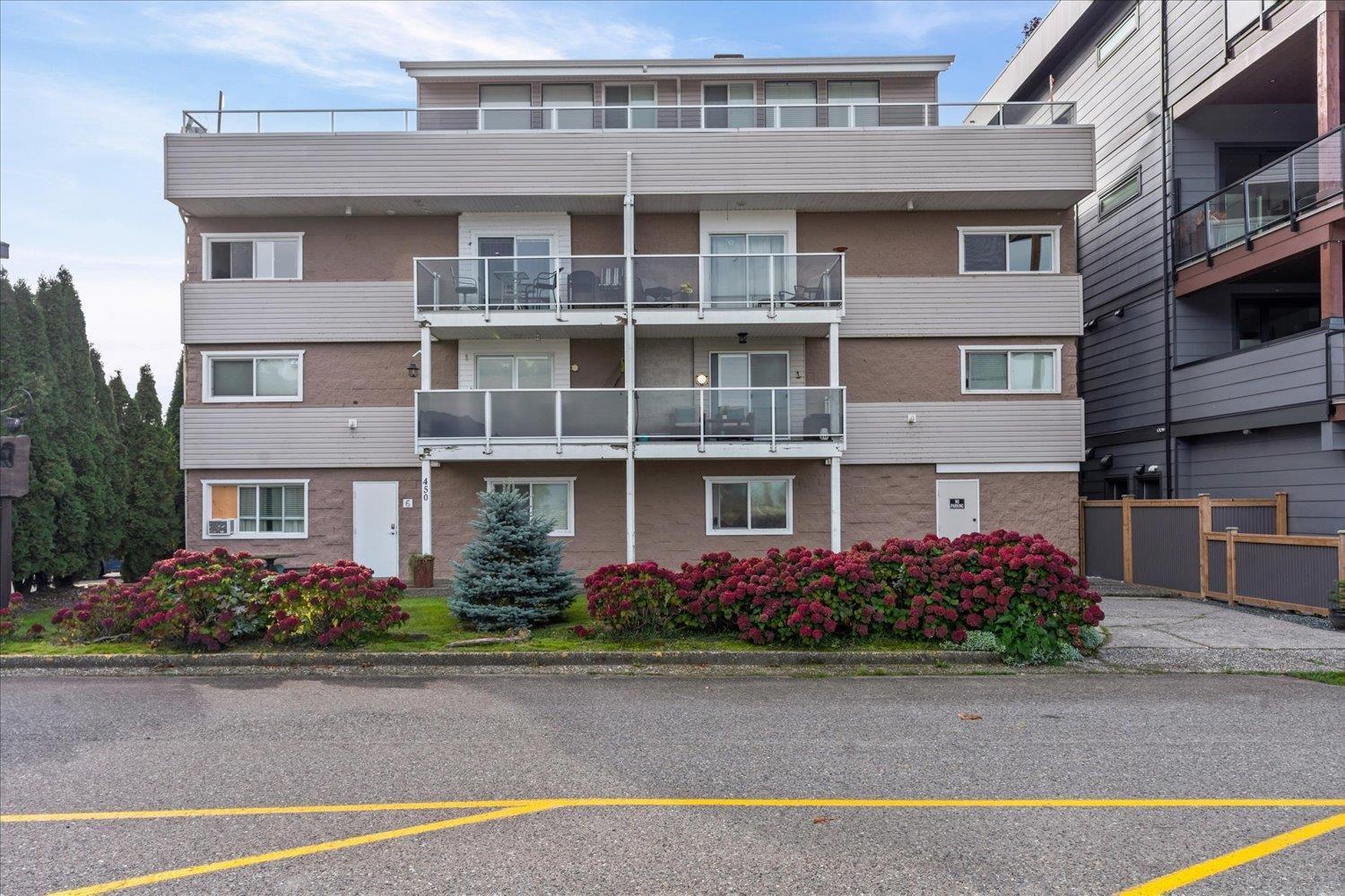 1 450 ESPLANADE AVENUE|Harrison Hot Springs