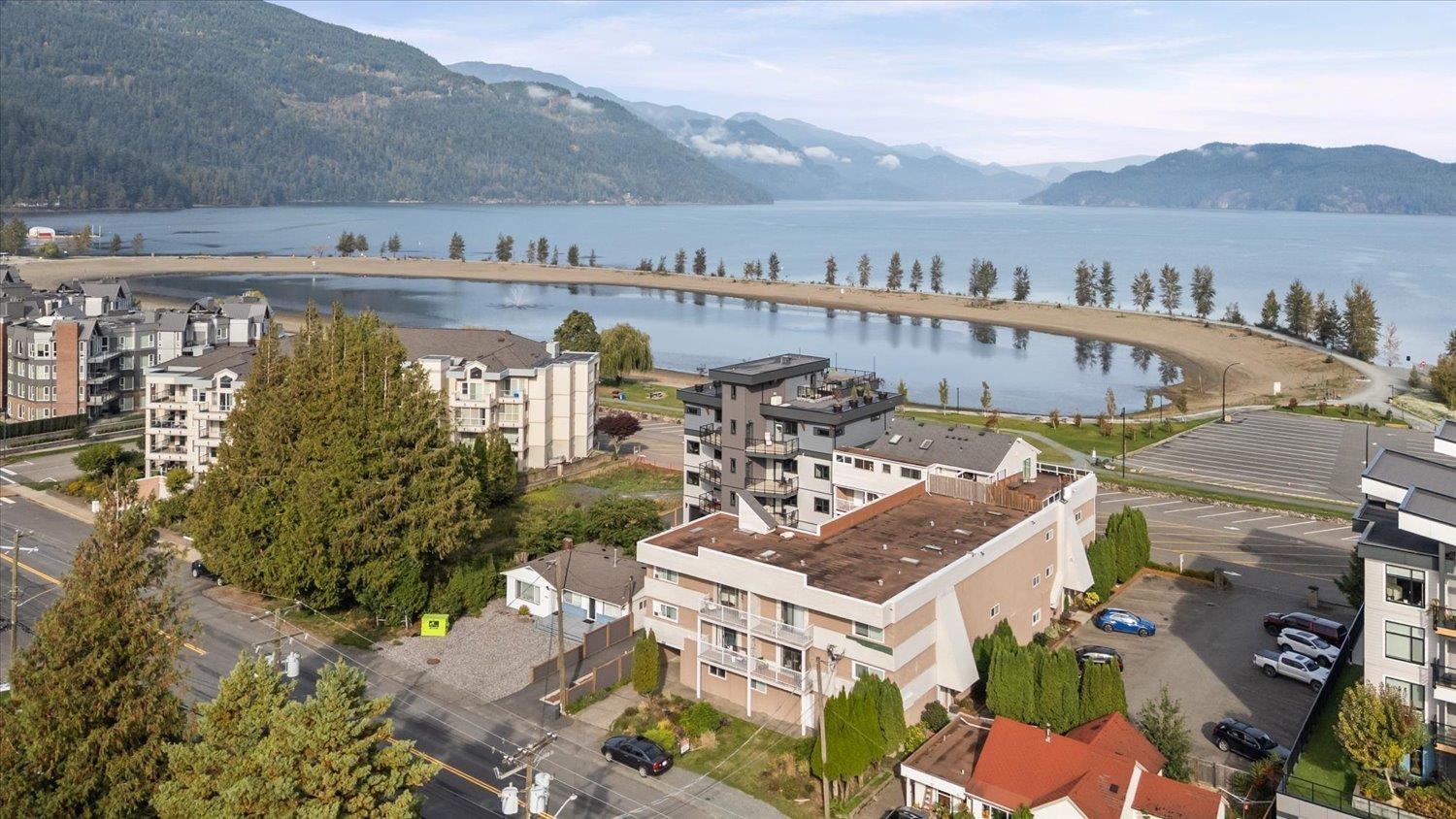 1 450 ESPLANADE AVENUE|Harrison Hot Springs