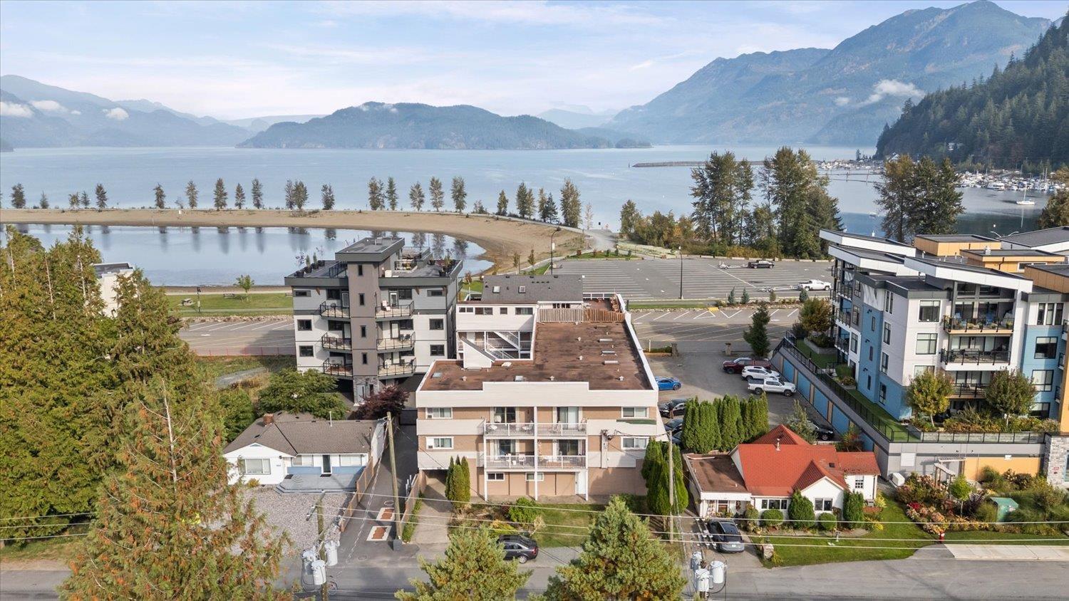 1 450 ESPLANADE AVENUE|Harrison Hot Springs