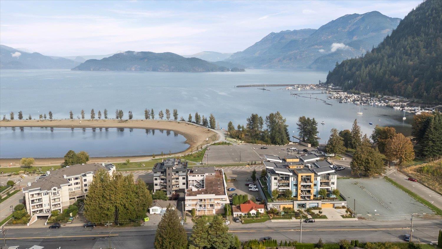 1 450 ESPLANADE AVENUE|Harrison Hot Springs