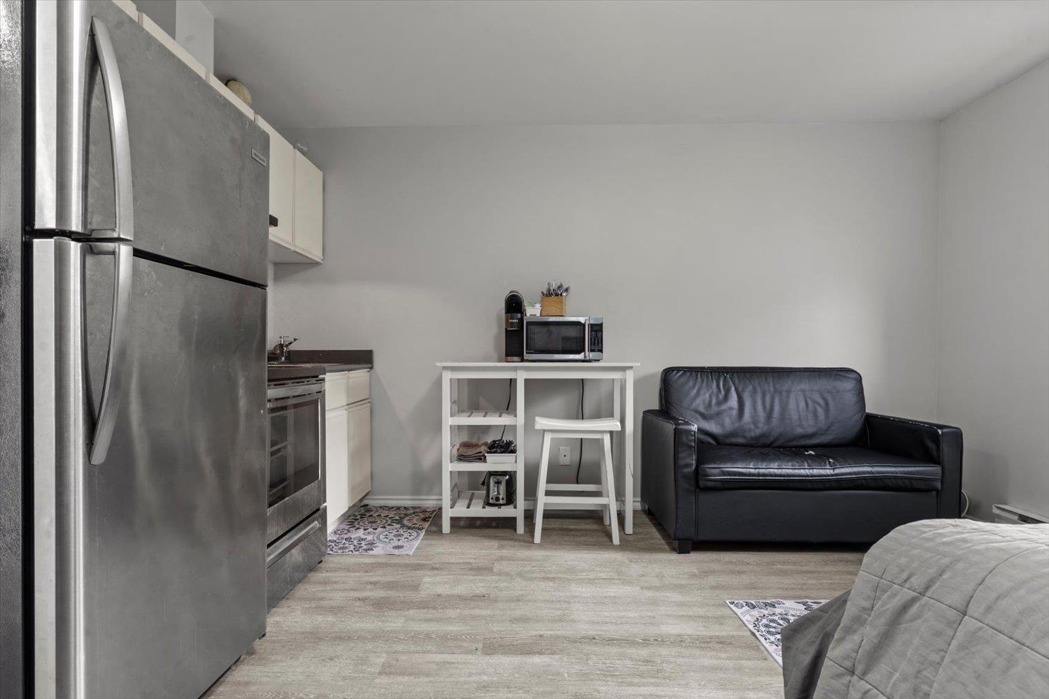 1 450 ESPLANADE AVENUE|Harrison Hot Springs