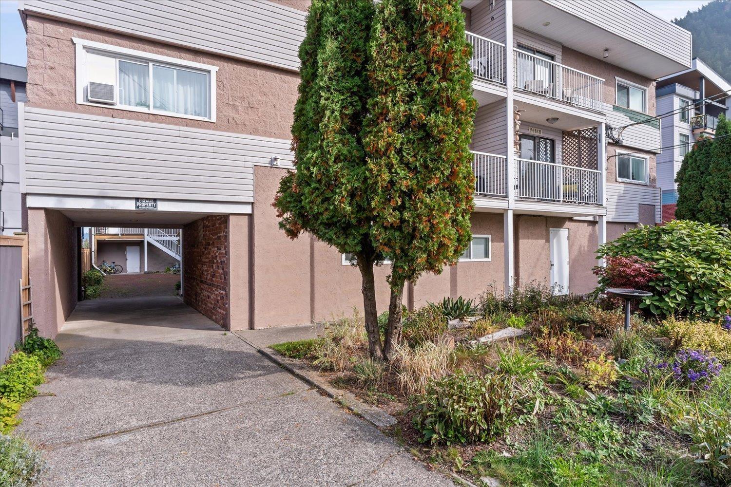 1 450 ESPLANADE AVENUE|Harrison Hot Springs
