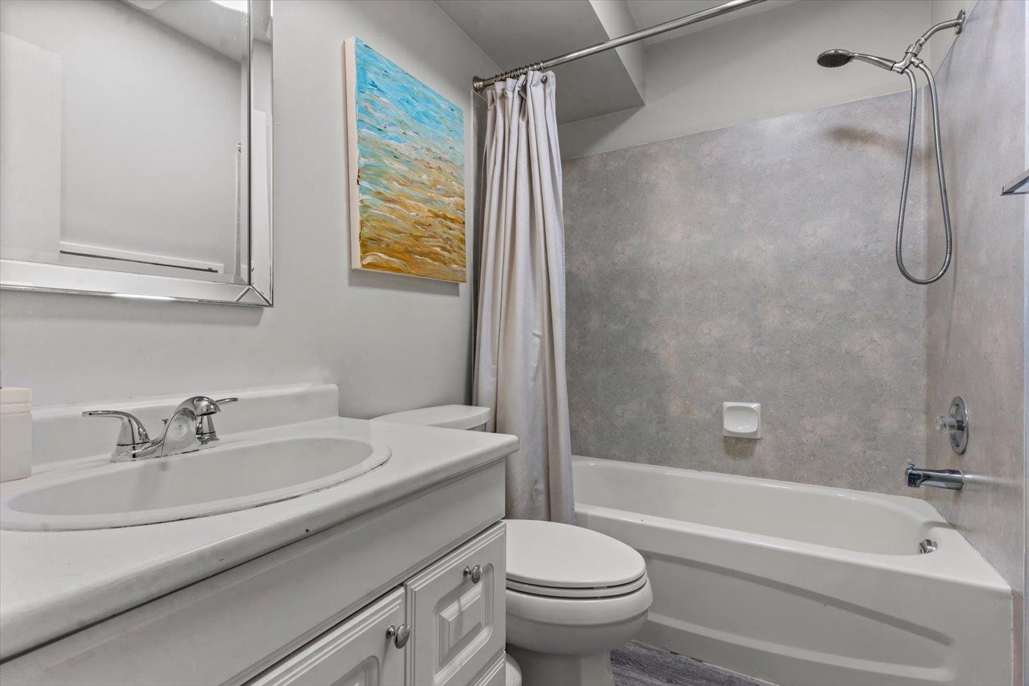 1 450 ESPLANADE AVENUE|Harrison Hot Springs