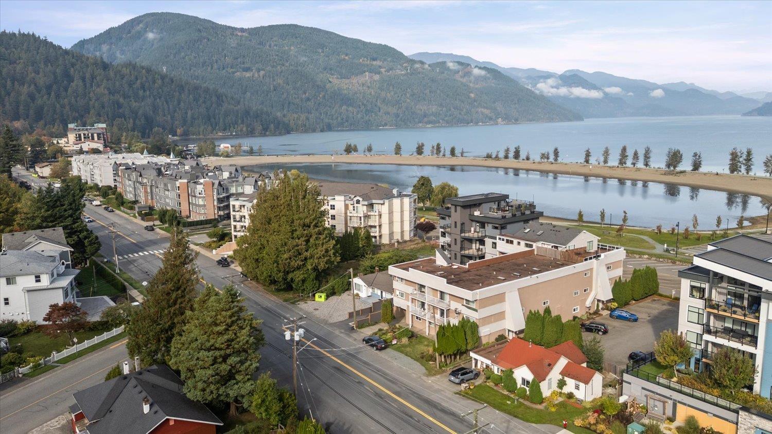 1 450 ESPLANADE AVENUE|Harrison Hot Springs