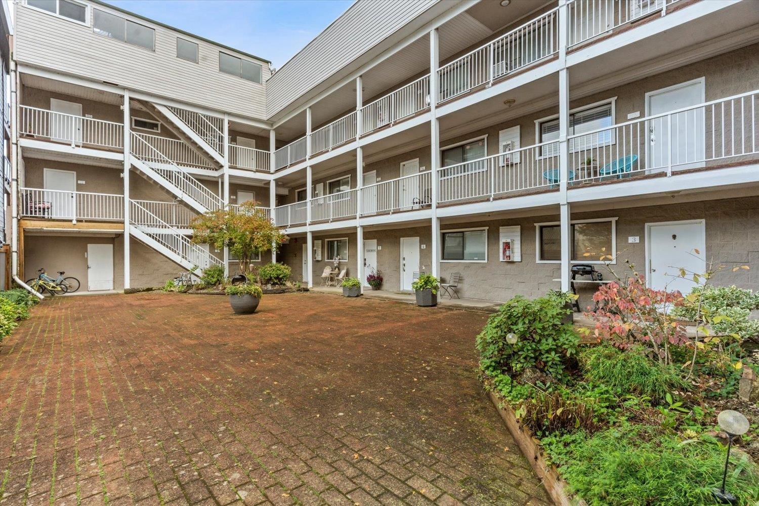 1 450 ESPLANADE AVENUE|Harrison Hot Springs