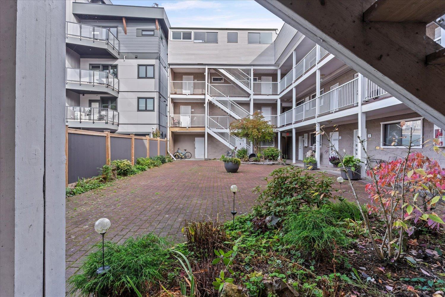 1 450 ESPLANADE AVENUE|Harrison Hot Springs