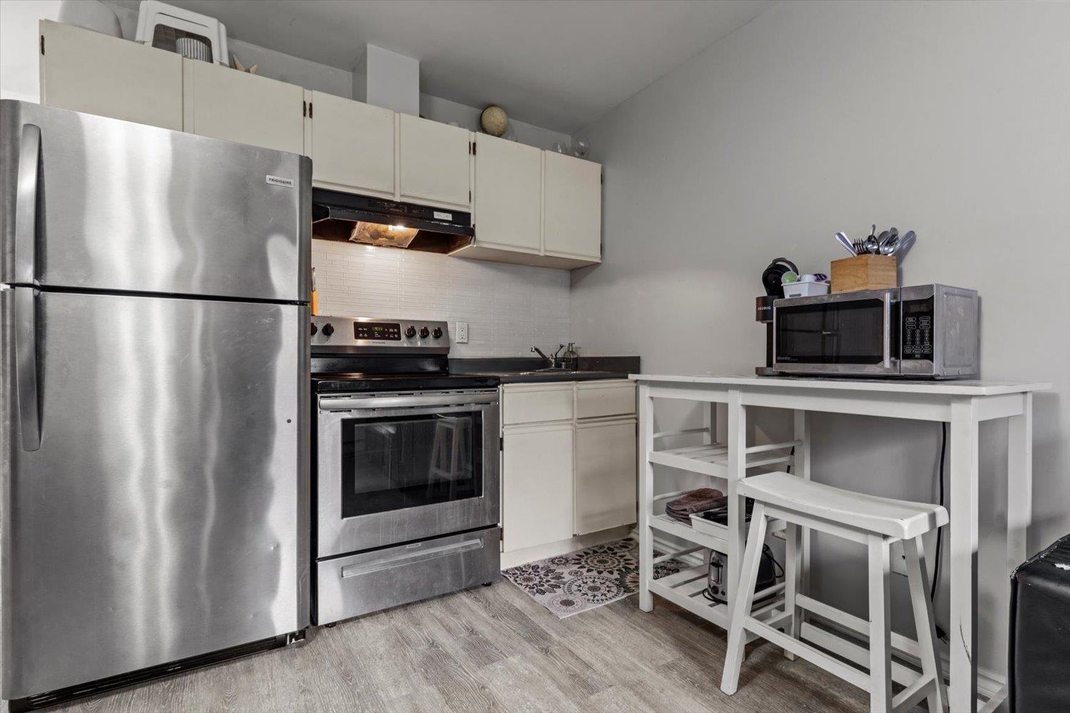 1 450 ESPLANADE AVENUE|Harrison Hot Springs