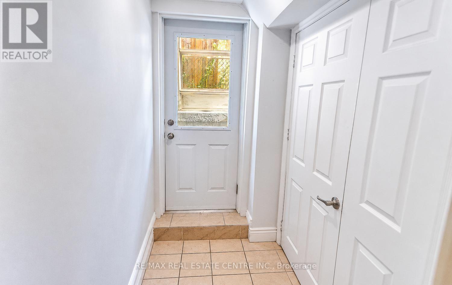 302 Southview Road, Oakville, Ontario L6K 2P5 - Photo 2 - W14019370