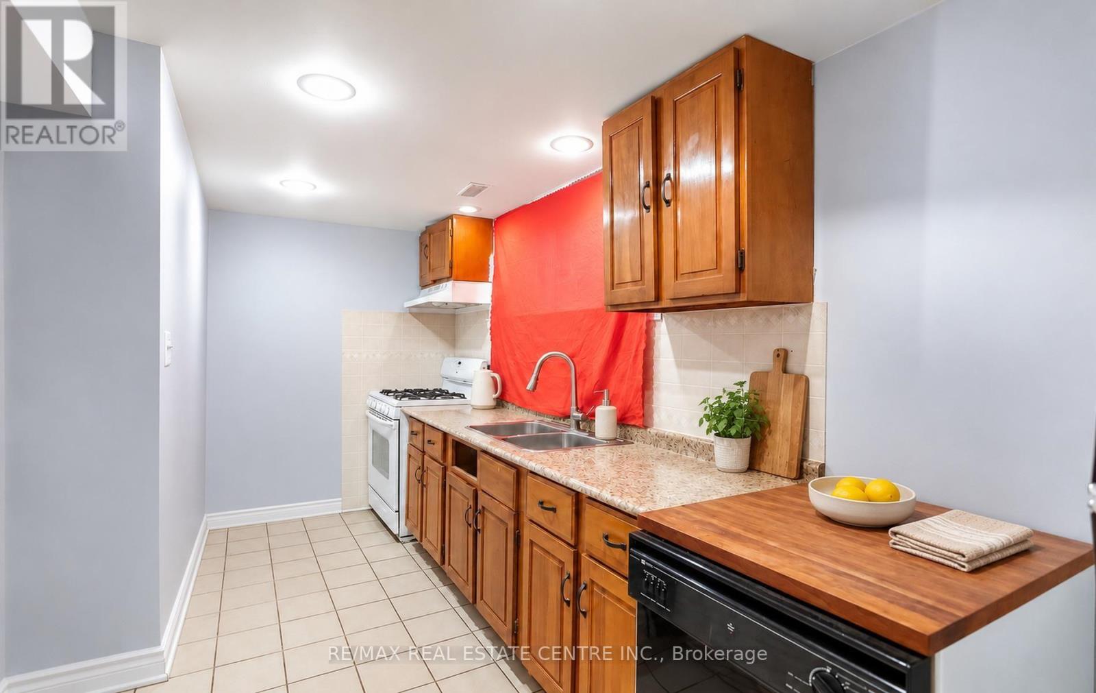 302 Southview Road, Oakville, Ontario L6K 2P5 - Photo 7 - W14019370