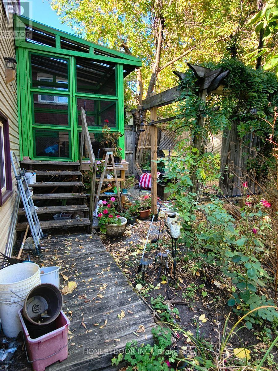 303 Lacasse Avenue, Ottawa, Ontario  K1L 7A5 - Photo 4 - X14034068