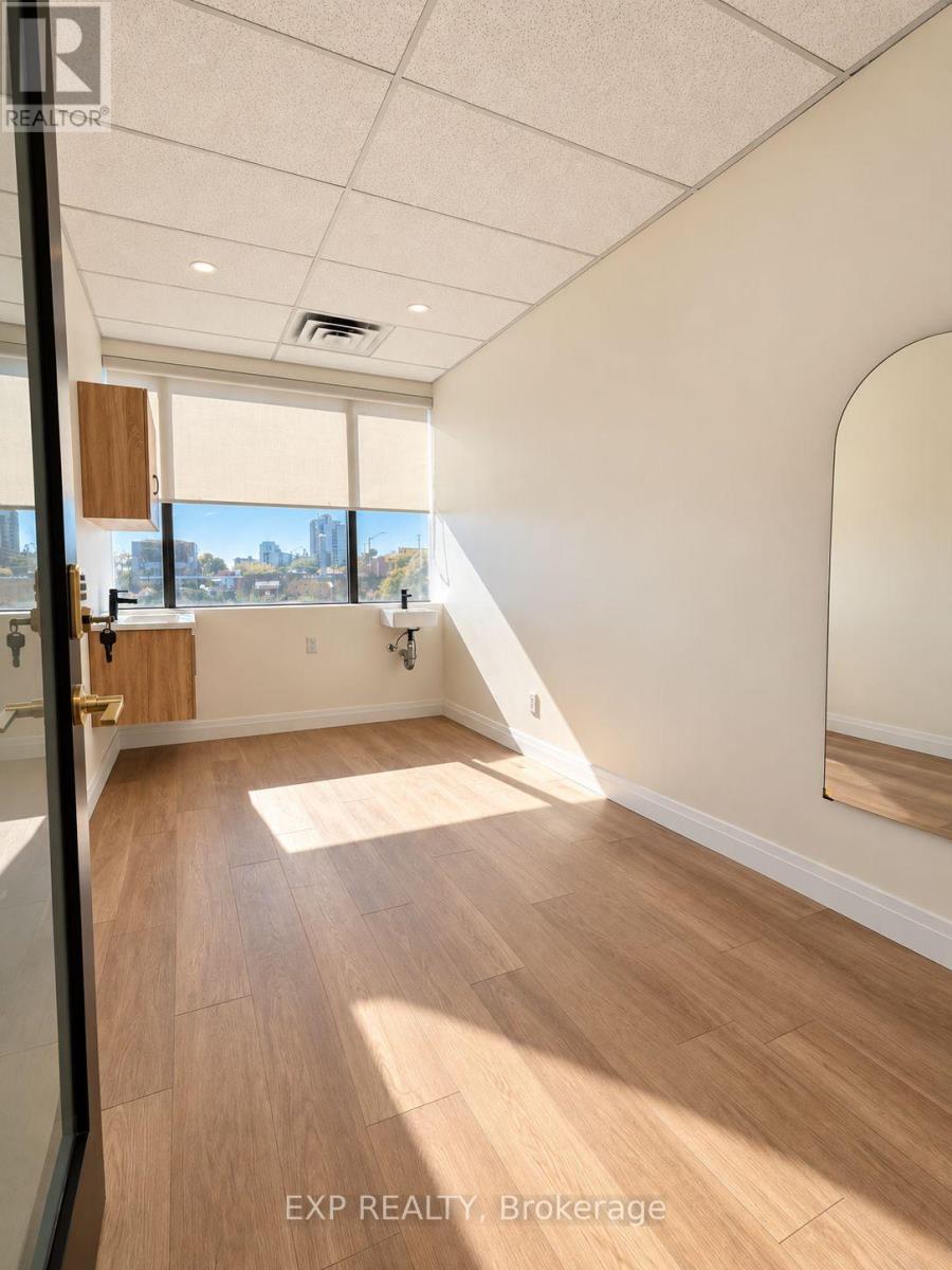 203 - 1090 Dundas Street E, Mississauga, Ontario  L4Y 2B8 - Photo 2 - W14033956