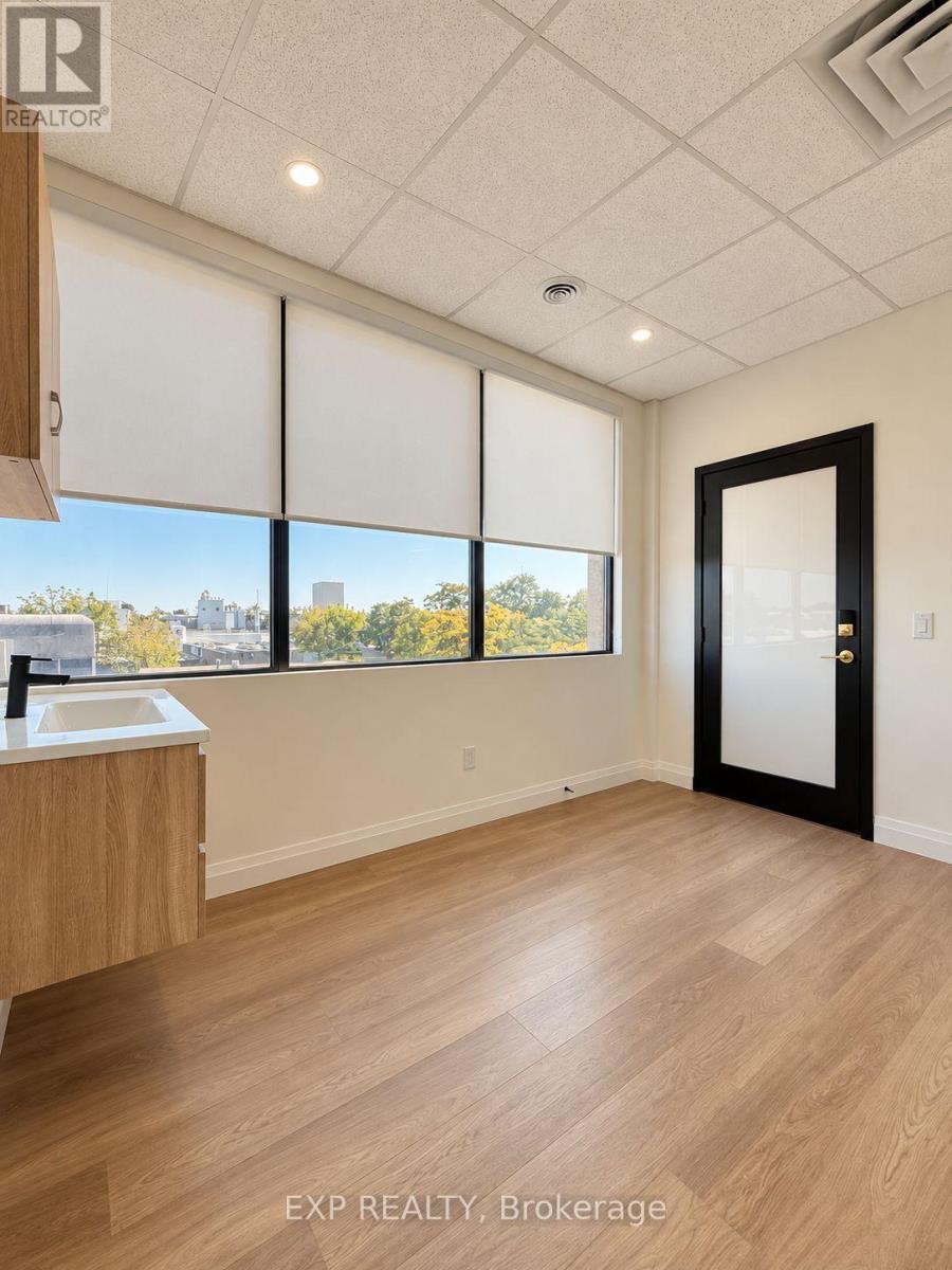 203 - 1090 DUNDAS STREET E, Mississauga, Ontario