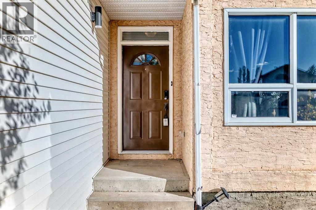 50 Hawkbury Close NW, Calgary, Alberta  T3G 3N2 - Photo 2 - A2351790