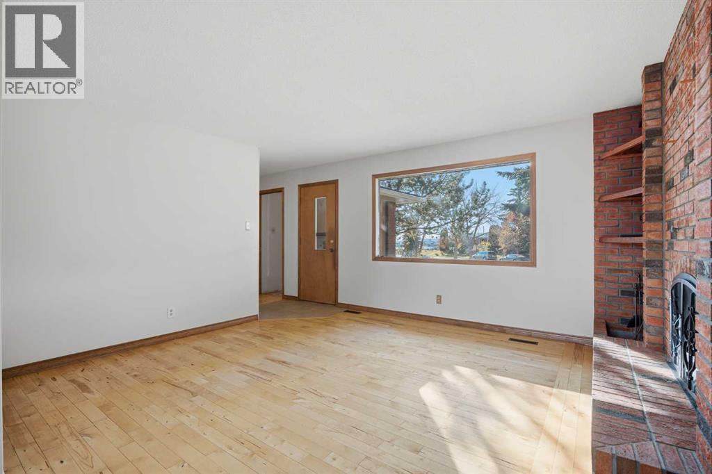 20 Blackthorn Place NE