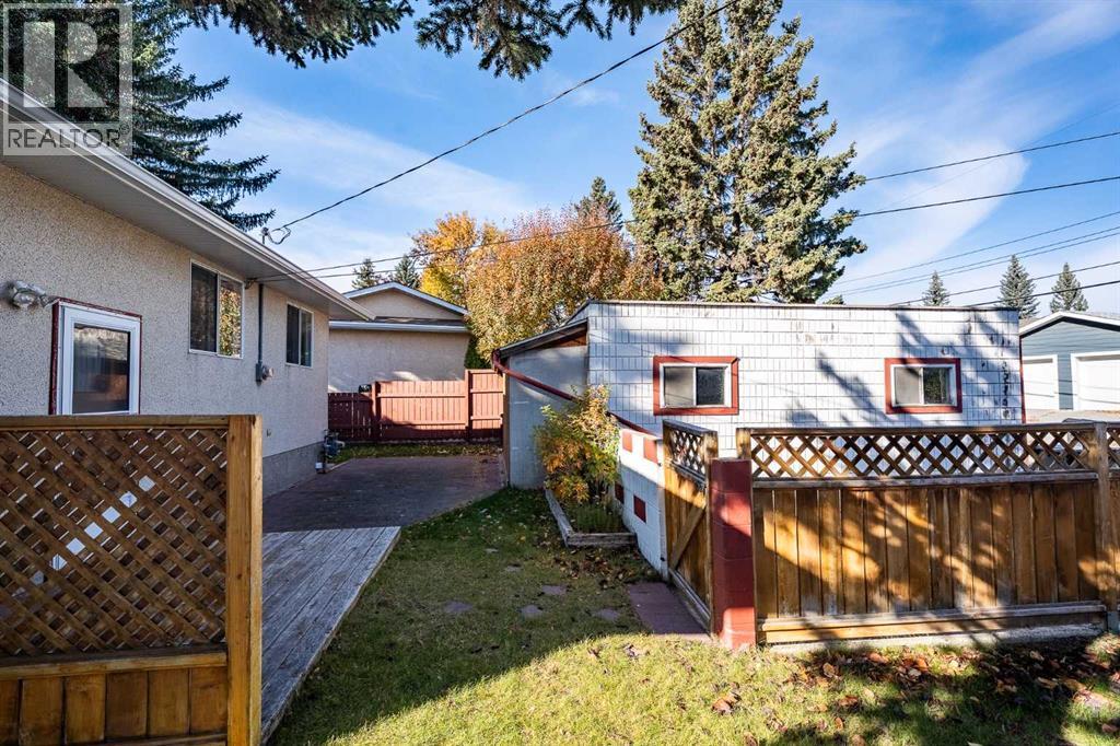 20 Blackthorn Place NE